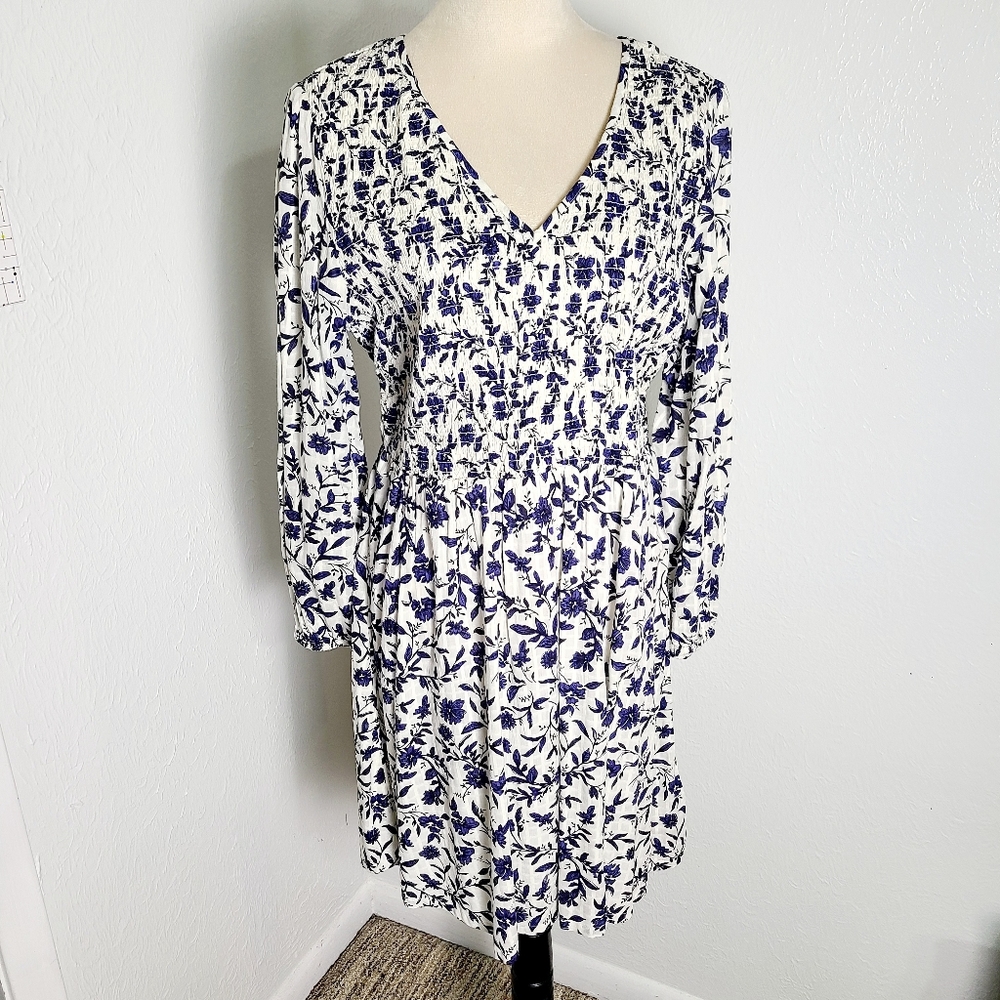 Old Navy Smocked Navy Blue & White Floral Print Dress, Size Large